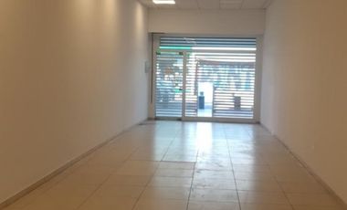 EXCELENTE LOCAL SOBRE CONSTITUCION  120 MTS + PATIO TRASERO SAN FERNANDO