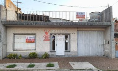 Espectacular galpon con casa, techo parabolico de chapa c/lucarna de 6mde altura mas 91m de altillo