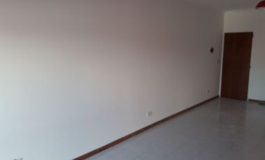 EXCELENTE DEPARTAMENTO DE 2 AMBIENTES EN PLENO CENTRO DE PALOMAR