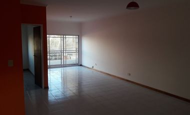EXCELENTE DEPARTAMENTO DE 2 AMBIENTES EN PLENO CENTRO DE PALOMAR