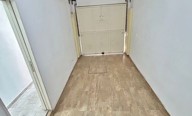 Excelente PH de 3 ambientes con cochera. Morón centro