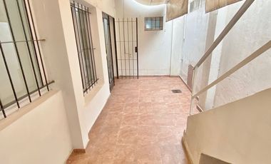 Excelente PH de 3 ambientes con cochera. Morón centro