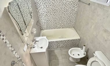 Excelente PH de 3 ambientes con cochera. Morón centro