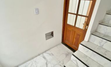 Excelente PH de 3 ambientes con cochera. Morón centro