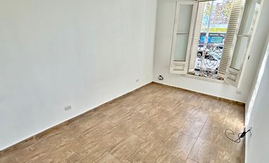 Excelente PH de 3 ambientes con cochera. Morón centro