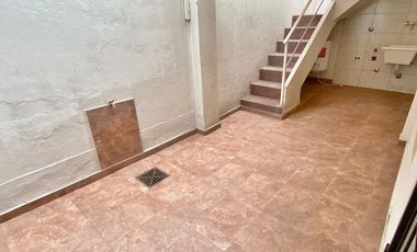 Excelente PH de 3 ambientes con cochera. Morón centro