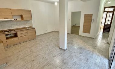 Excelente PH de 3 ambientes con cochera. Morón centro