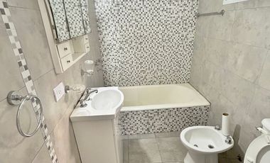 Excelente PH de 3 ambientes con cochera. Morón centro