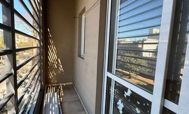 Departamento 2 ambientes amplio en primer piso con balcón al frente. SinExpensas. Villa Luzuriaga