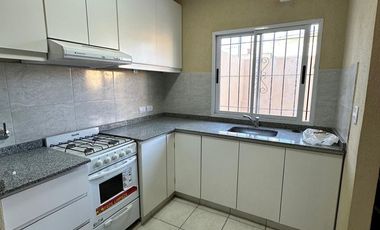 ALQUILER - PH 3 AMBIENTES CON PATIO Y COCHERA - A ESTRENAR - SIN EXPENSAS