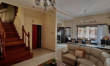 Casa en Lote Propio de 10 X 42 con Piscina y Quincho