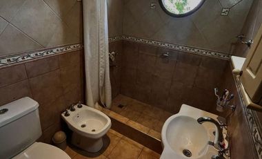 Casa en Lote Propio de 10 X 42 con Piscina y Quincho