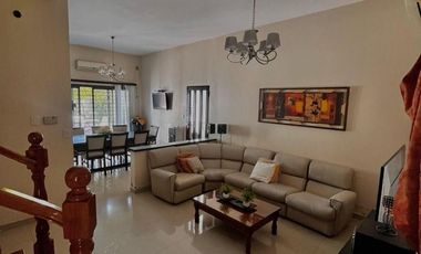 Casa en Lote Propio de 10 X 42 con Piscina y Quincho