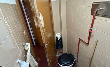 Excelente PH a refaccionar con buen potencial de 3 ambientes. Morón