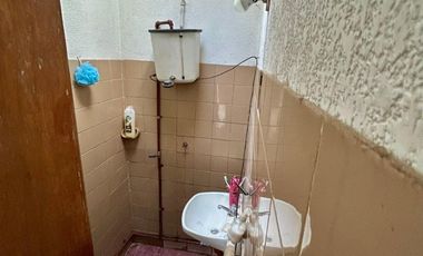 Excelente PH a refaccionar con buen potencial de 3 ambientes. Morón