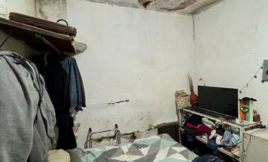 Excelente PH a refaccionar con buen potencial de 3 ambientes. Morón