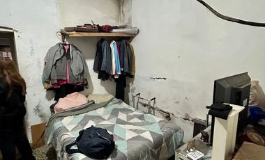 Excelente PH a refaccionar con buen potencial de 3 ambientes. Morón