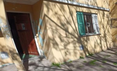 VENTA CASA A RECICLAR.  VALOR LOTE 10 X 39. LANUS