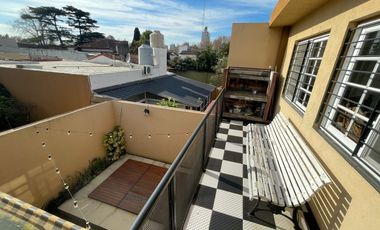 Chalet en Venta a Pasos de Las Lomitas - ¡Ubicación Inmejorable