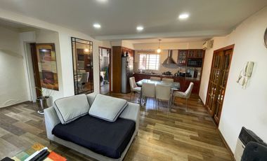 Chalet en Venta a Pasos de Las Lomitas - ¡Ubicación Inmejorable