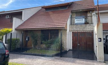 Chalet en Venta a Pasos de Las Lomitas - ¡Ubicación Inmejorable