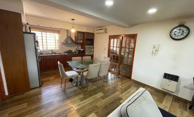 Chalet en Venta a Pasos de Las Lomitas - ¡Ubicación Inmejorable