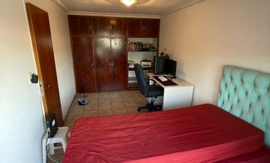 Chalet en Venta a Pasos de Las Lomitas - ¡Ubicación Inmejorable