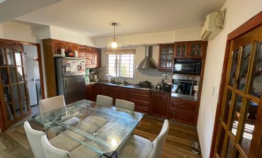Chalet en Venta a Pasos de Las Lomitas - ¡Ubicación Inmejorable
