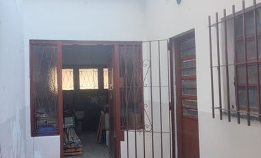 VENTA CASA 3 AMBIENTES. VILLA MADERO