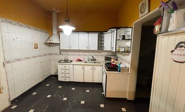 VENTA CASA MULTIFAMILIAR. LA TABLADA