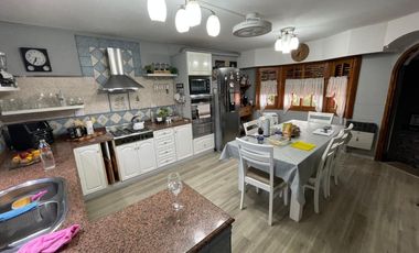 VENTA CASA MULTIFAMILIAR. LA TABLADA