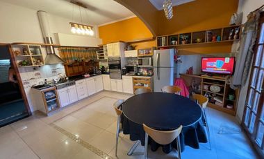 VENTA CASA MULTIFAMILIAR. LA TABLADA