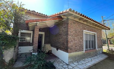 Muy bella casa en esquina en Rivadavia 1200, Temperley