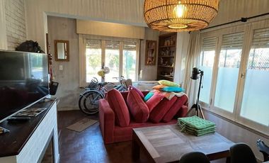 Muy bella casa en esquina en Rivadavia 1200, Temperley