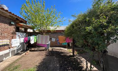 Muy bella casa en esquina en Rivadavia 1200, Temperley