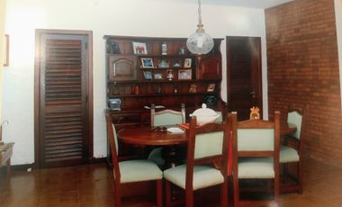 Amplia vivienda muy bien ubicada