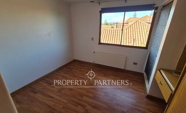 Gran casa de dos niveles en calle cerrada con linda vista despejada a Coquimbo