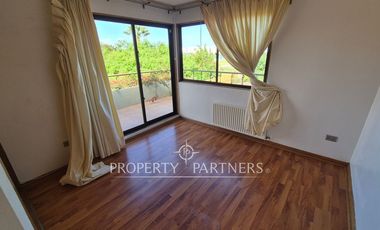 Gran casa de dos niveles en calle cerrada con linda vista despejada a Coquimbo