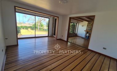 Gran casa de dos niveles en calle cerrada con linda vista despejada a Coquimbo