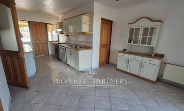 Gran casa de dos niveles en calle cerrada con linda vista despejada a Coquimbo