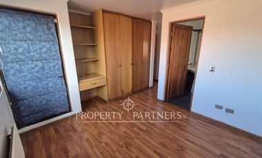 Gran casa de dos niveles en calle cerrada con linda vista despejada a Coquimbo