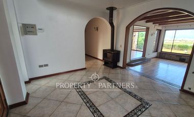 Gran casa de dos niveles en calle cerrada con linda vista despejada a Coquimbo