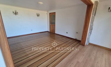 Gran casa de dos niveles en calle cerrada con linda vista despejada a Coquimbo