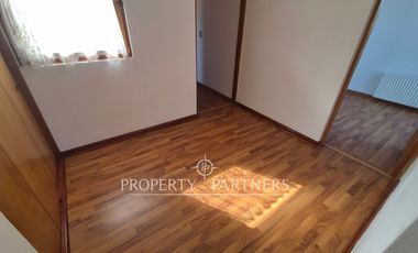 Gran casa de dos niveles en calle cerrada con linda vista despejada a Coquimbo