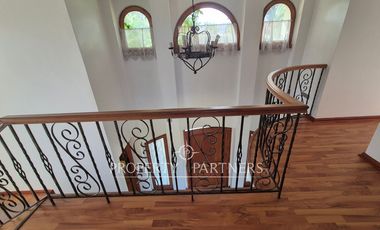 Gran casa de dos niveles en calle cerrada con linda vista despejada a Coquimbo