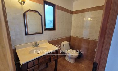 Gran casa de dos niveles en calle cerrada con linda vista despejada a Coquimbo