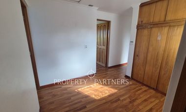 Gran casa de dos niveles en calle cerrada con linda vista despejada a Coquimbo