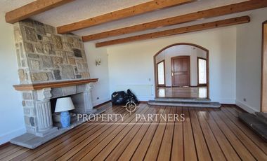 Gran casa de dos niveles en calle cerrada con linda vista despejada a Coquimbo