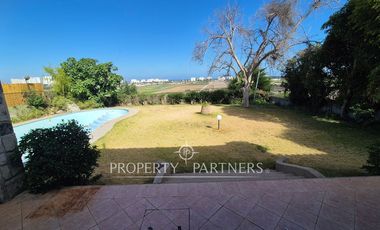 Gran casa de dos niveles en calle cerrada con linda vista despejada a Coquimbo