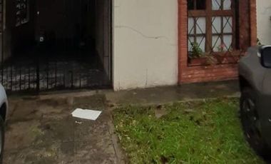 CHALET DE 3 AMBIENTES EN VENTA - ITUZAINGO NORTE